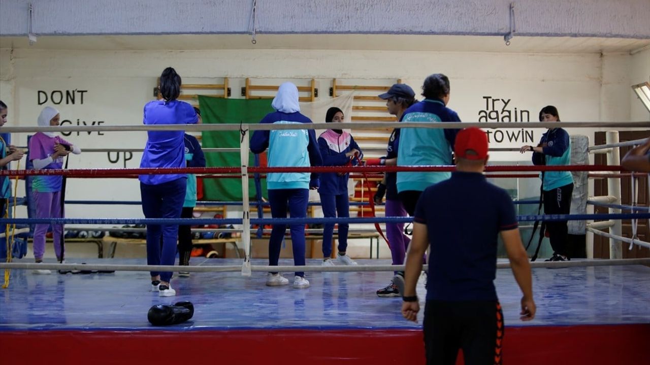 Cezayirli Boksör İman Halif’e Doğduğu Köyden Destek