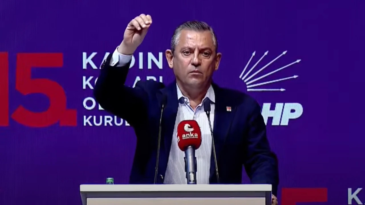 CHP Kurultayı’nda Gerginlik: Özgür Özel Hepsini Kovdu…