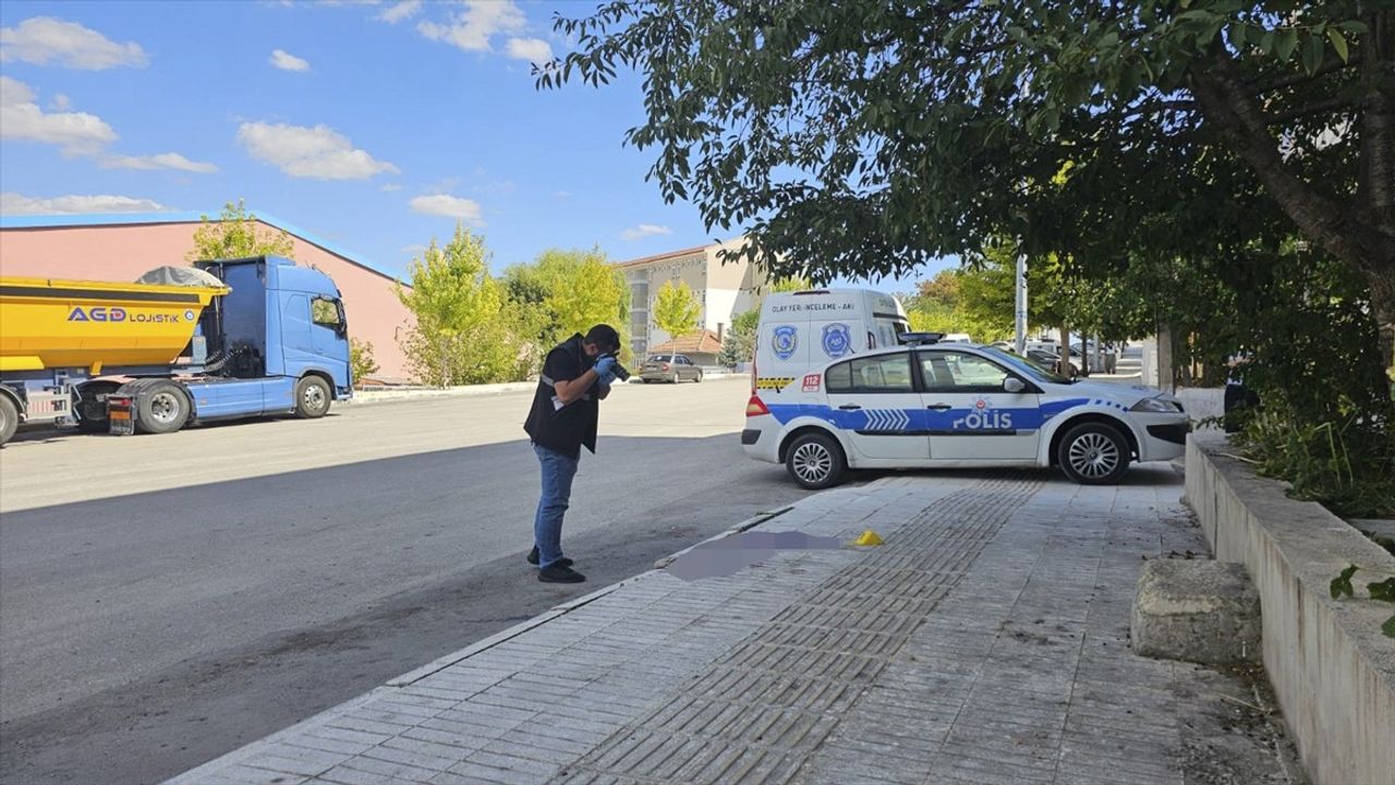 Çorum’da Bıçaklı Kavga: 17 Yaşındaki Genç Yaralandı