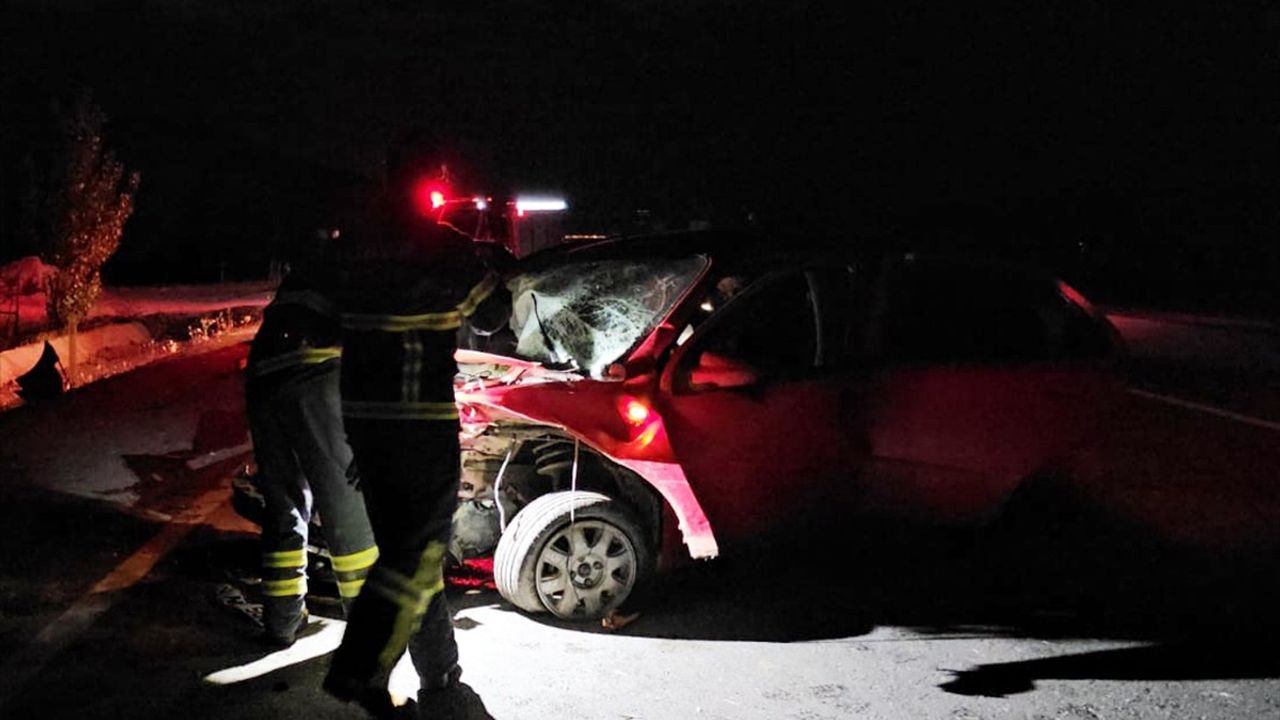 Çorum’da Traktörle Çarpışan Otomobilin Sürücüsü Yaralandı