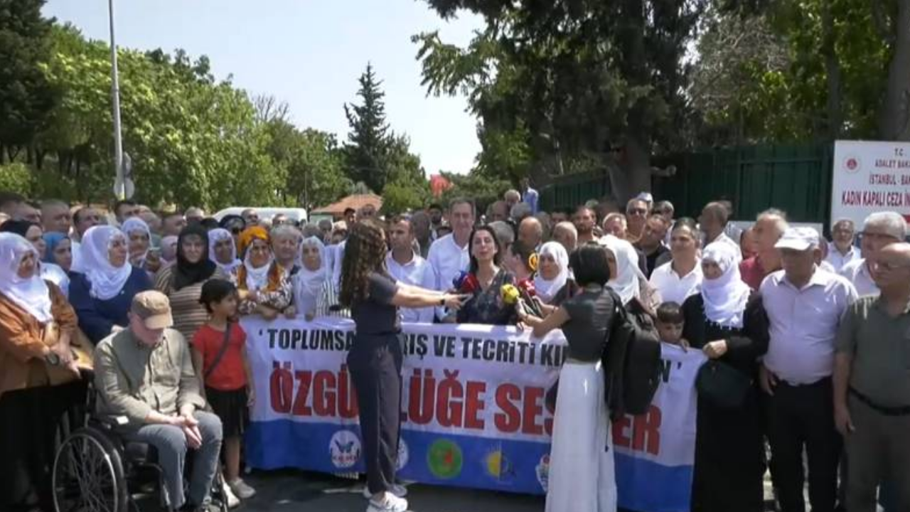 DEM Parti’den Gezi Tutuksu Çiğdem Mater ve Mine Özerden’e Ziyaret