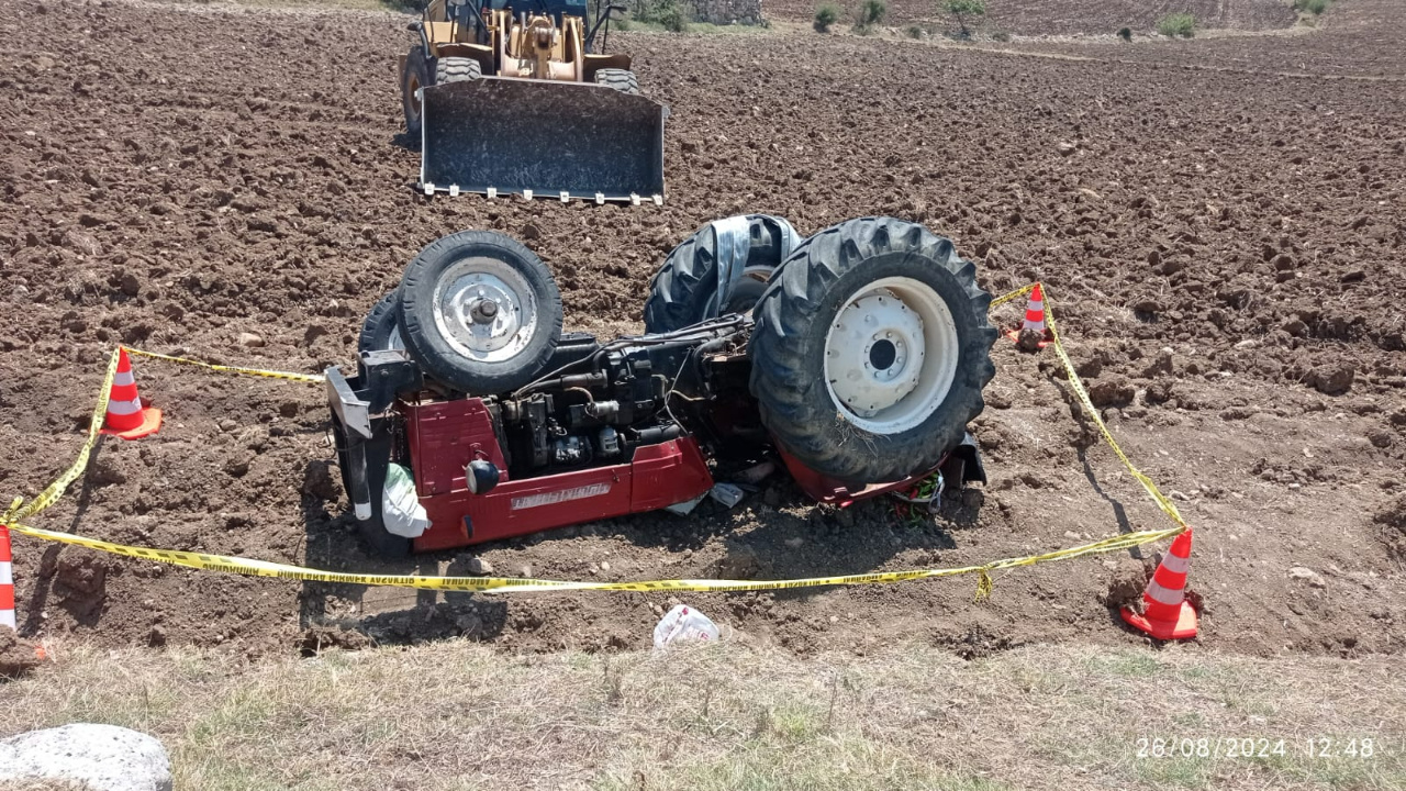 Devrilen Traktörün Sürücüsünden Acı Haber