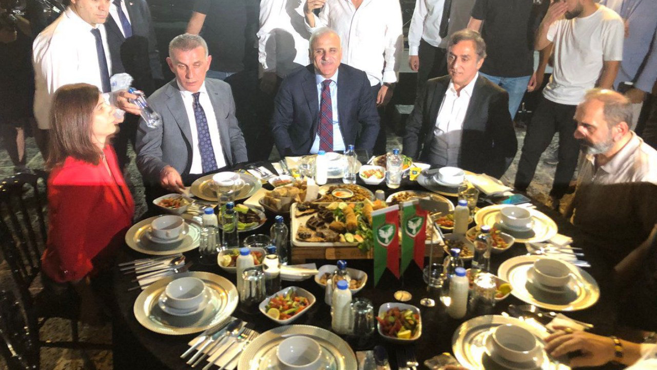 Diyarbakır’da Amedspor Gala Yemeğinde Tarihi Fotoğraf: TFF Başkanı, DEM Partili Başkanlar ve Vali Aynı Masada