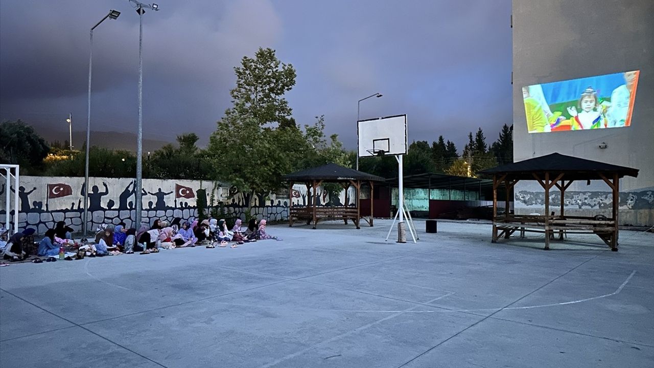 Dörtyol’da Kur’an Kursu Öğrencilerine Özel Sinema Etkinliği