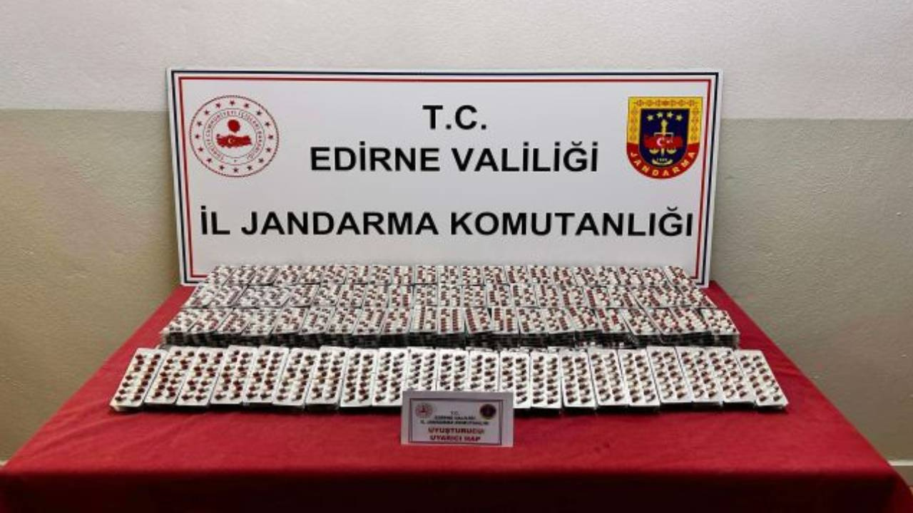 Edirne’de 9 Bin 828 Sentetik Ecza Hapı Ele Geçirildi