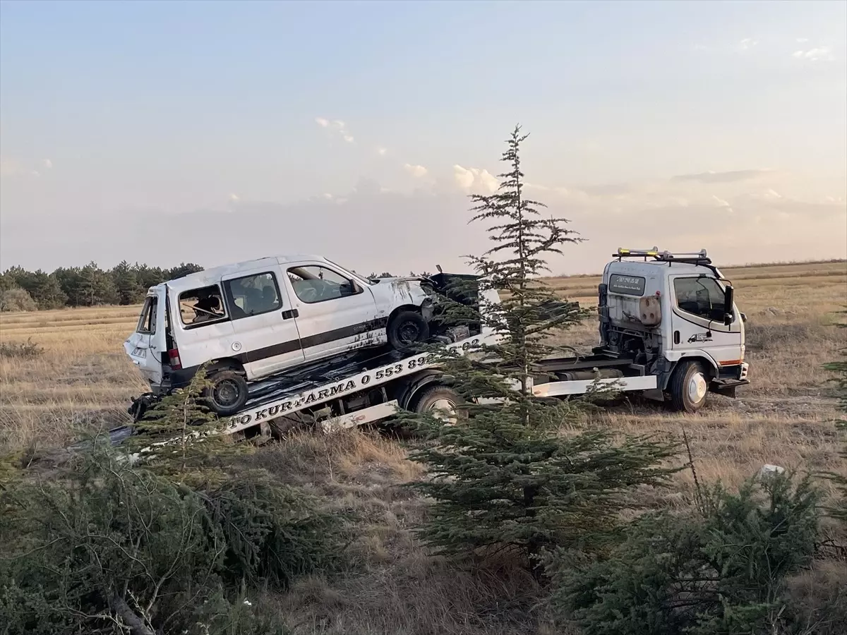 Eskişehir’de Hafif Ticari Araç Şarampole Devrildi, Sürücü Hayatını Kaybetti