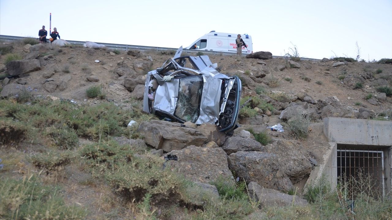 Hakkari’de Trafik Kazası: 1 Ölü, 3 Yaralı