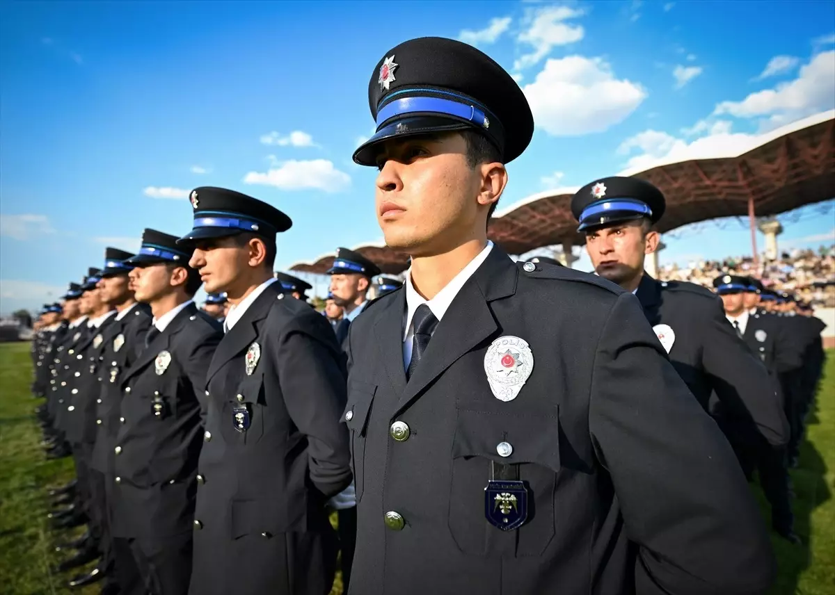 İçişleri Bakanı Ali Yerlikaya, Polis Meslek Eğitim Merkezi mezuniyet töreninde konuştu