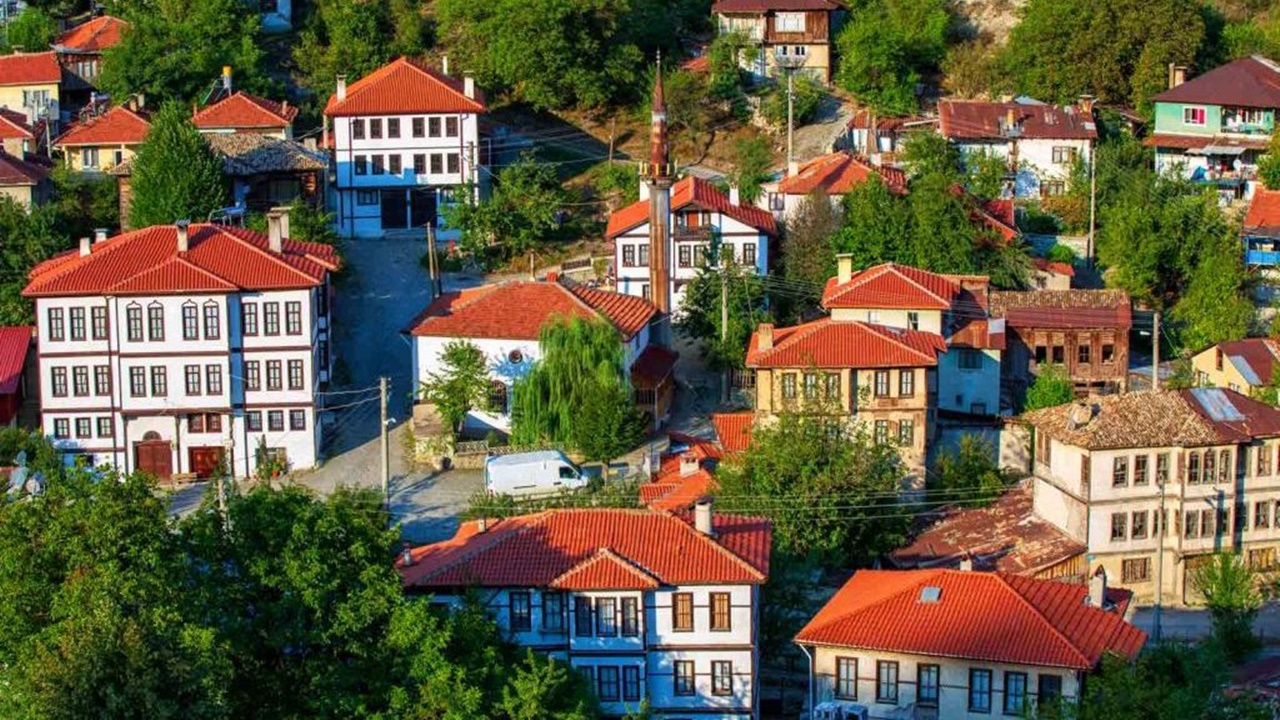 İstanbul’a Çok Yakın! Görenler Ayrılamıyor ; Bolu’nun En Güzel İlçesiymiş…