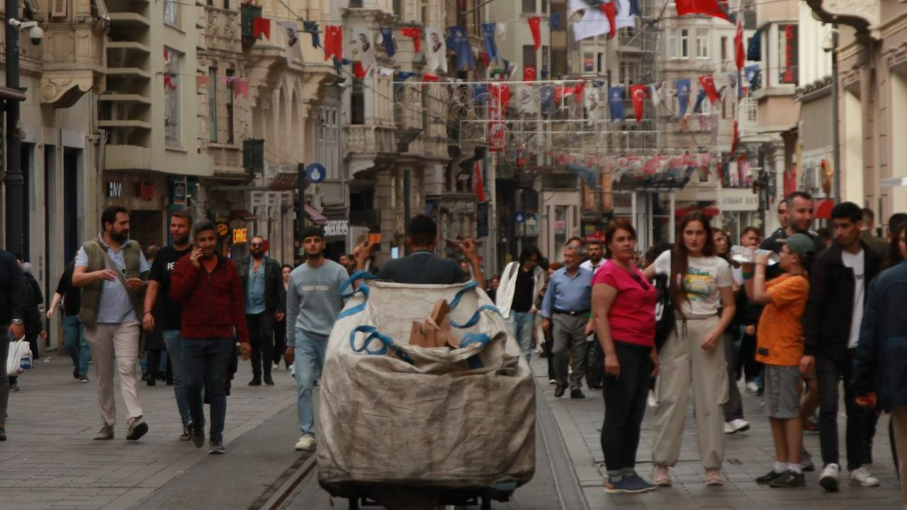 Ne İstanbul’la Ne de İstanbul’suz… Giden Arkasına Dönüp Bakıyor