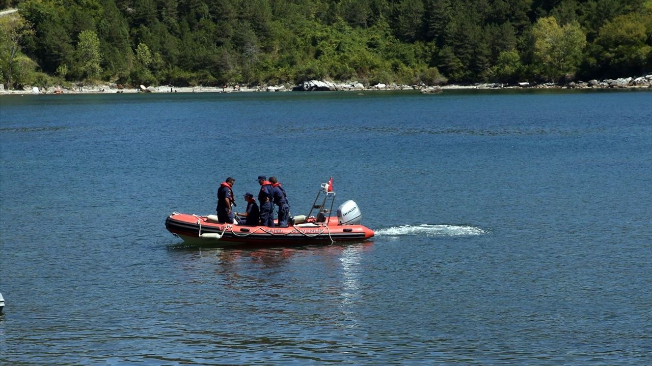 Kastamonu’da Tehlikeli Kaza: İki Cansız Bedene Ulaşıldı, Kaptanı Arama Çalışmaları Devam Ediyor