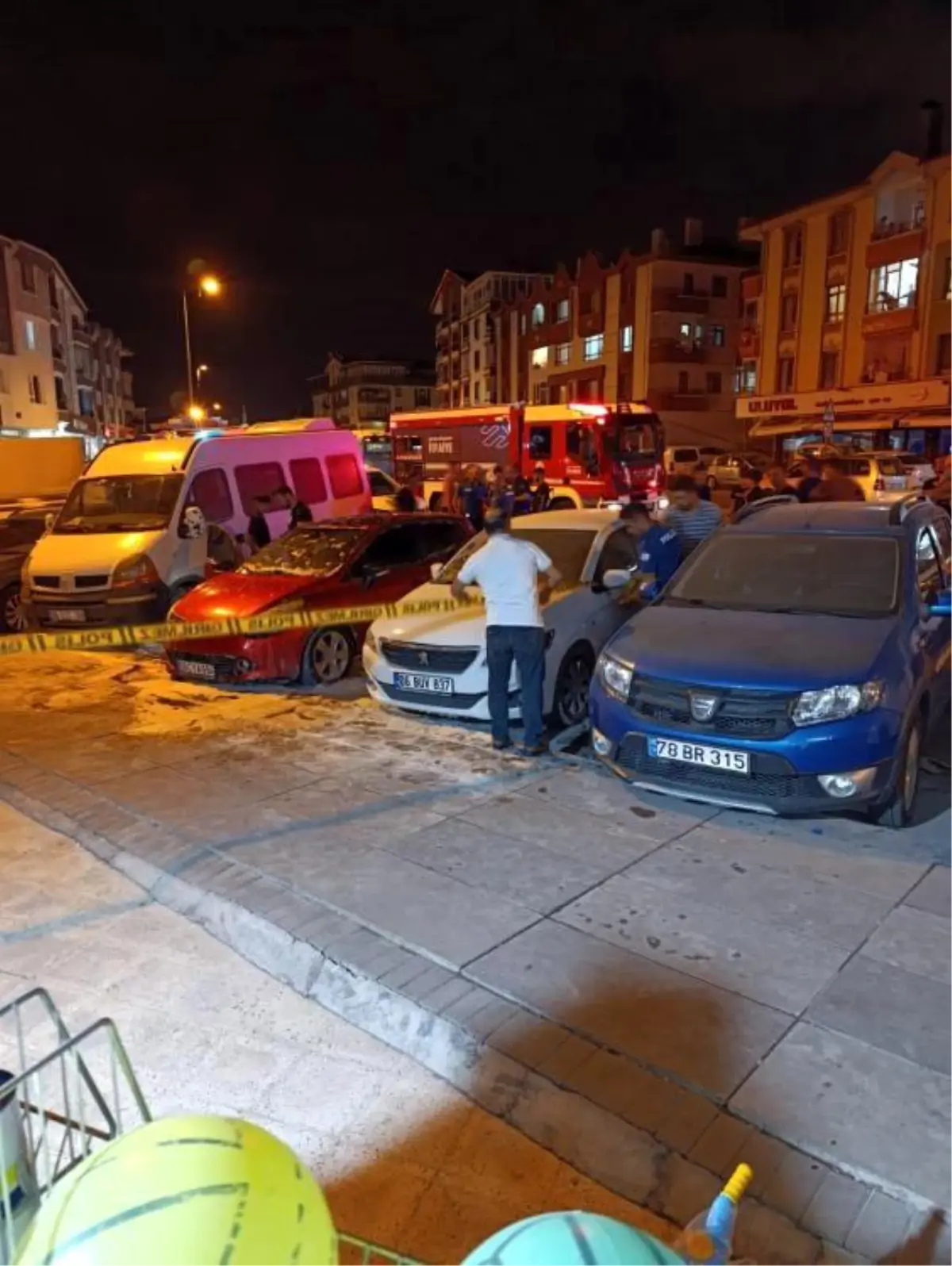 Ankara’da bir kişi babasının otomobilini kundakladı