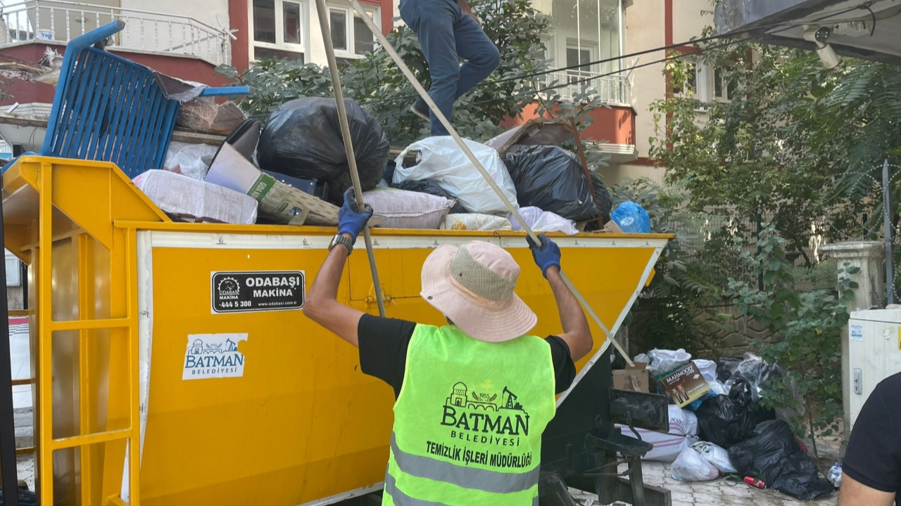 Kötü Koku Harekete Geçirdi! Eve Giren Ekipler Gözlerine İnanamadı