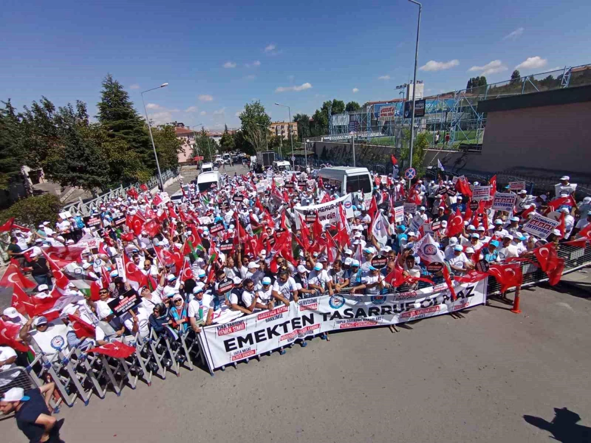 Memur-Sen Üyeleri Ankara’da Yürüyüşü Tamamladı