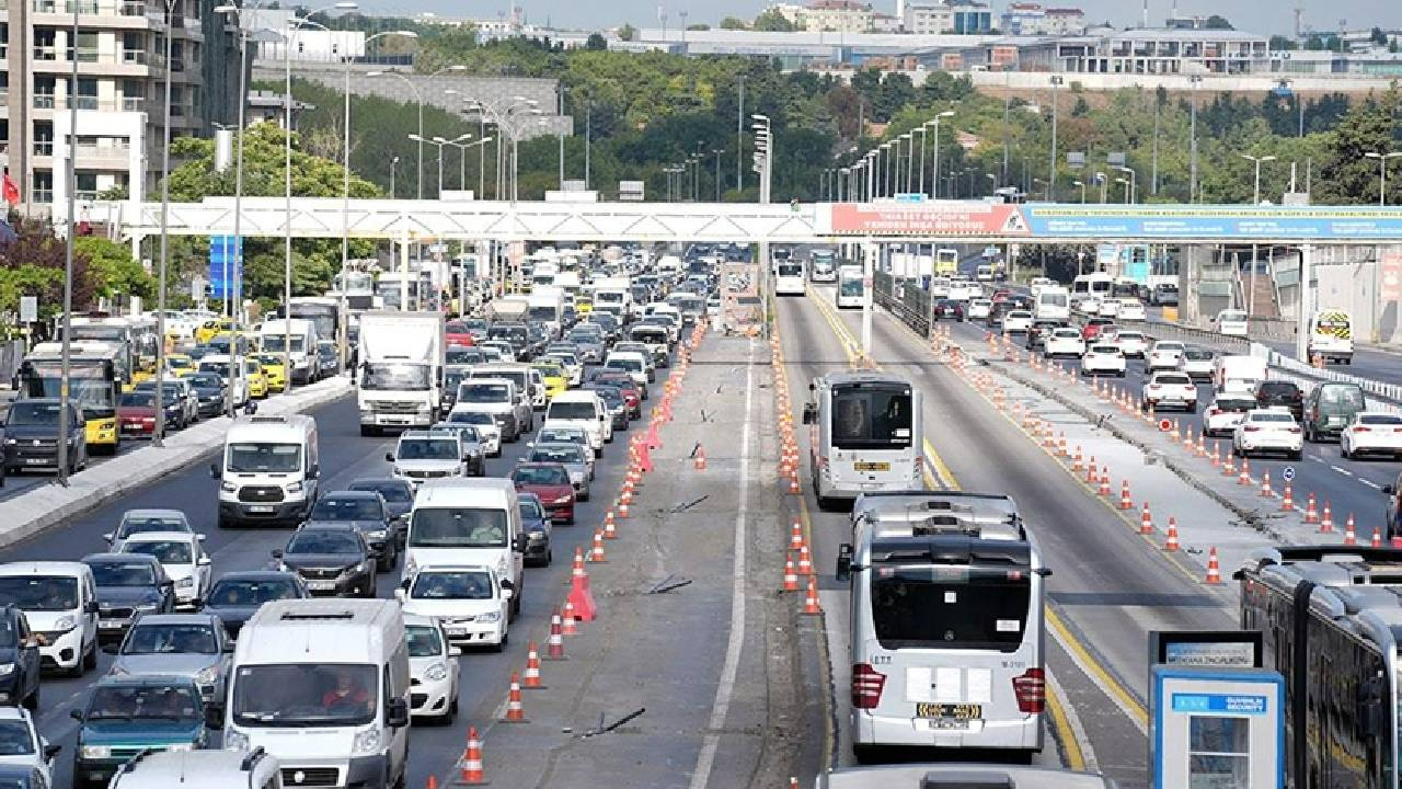 Metrobüste 45 Günlük Çalışma Başladı, 2 Şeride Düşecek