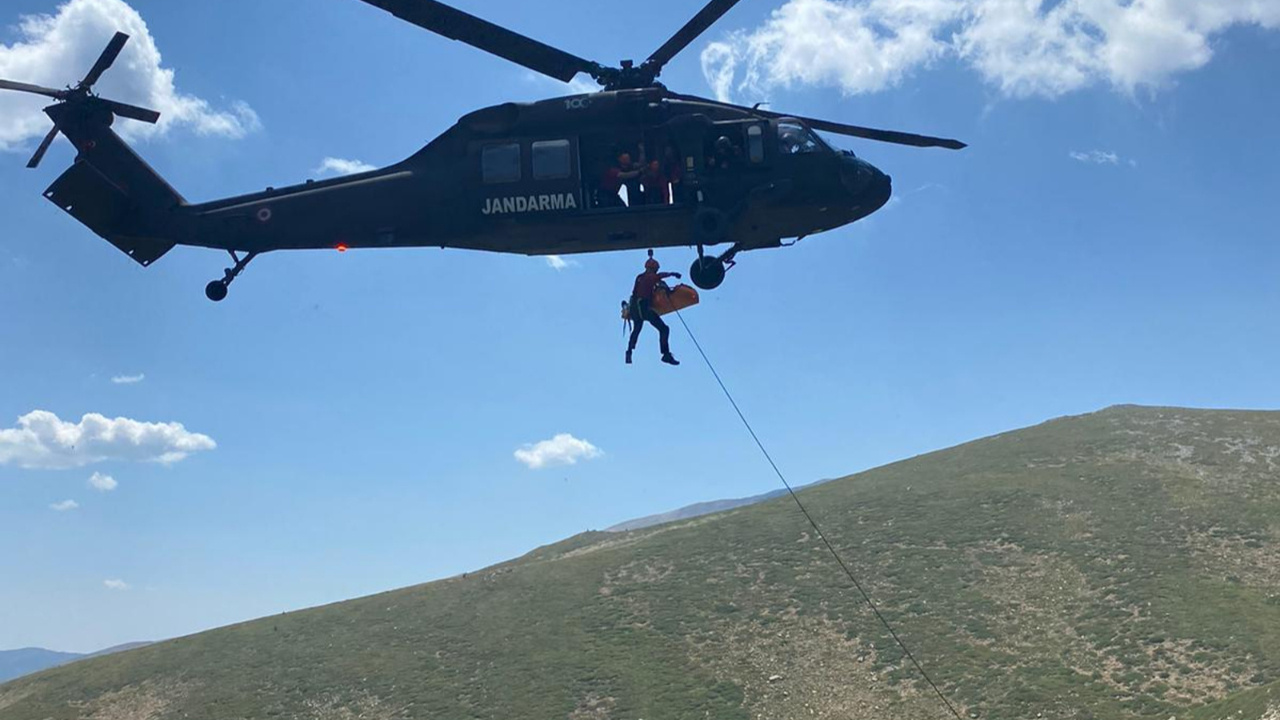 Off-road Aracı Uçurumdan Yuvarlandı: 2 Kişi Helikopterle Kurtarıldı