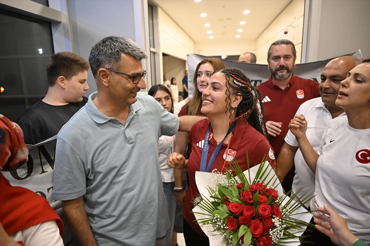 Paris 2024 Olimpiyat Oyunları’nda Gümüş Madalya Kazanan Şevval İlayda Tarhan Ankara’ya Döndü