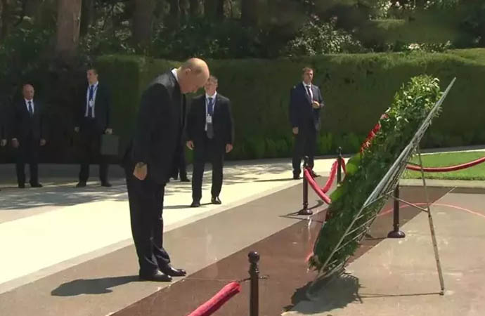 Putin Haydar Aliyev’in mezarını ziyaret etti! – Ankaragündem