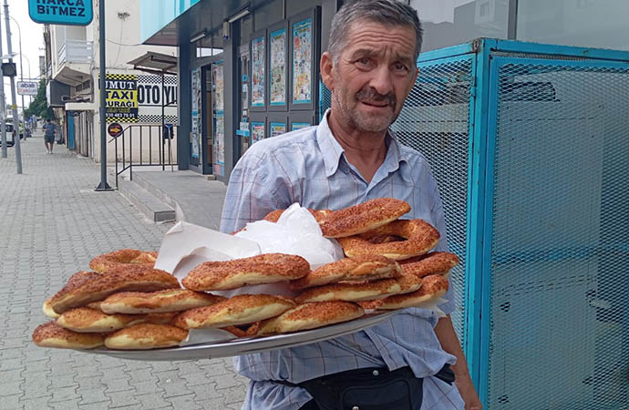 AKP iktidarında yokluk manzaraları! Simitçi: 1 simiti 2 emekli bölüşüp yiyor – Ankaragündem