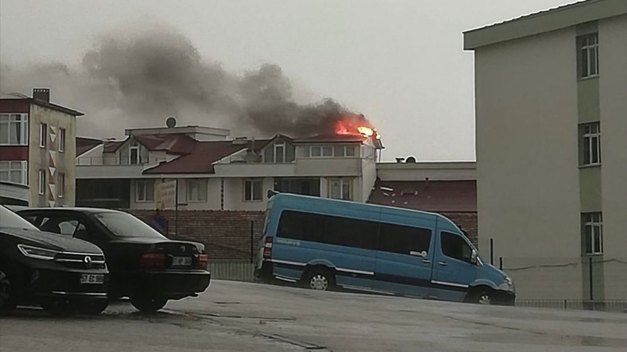 Sinop’ta Olumsuz Hava Koşulları: Yıldırım ve Hortum Alarmı!