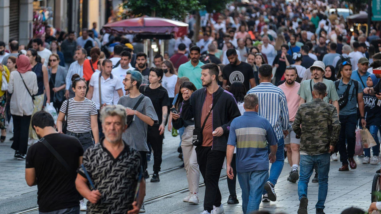 TÜİK Sonrası DİSK-AR Raporu da Geldi: Geniş Tanımlı İşsiz Sayısı 12 Milyona Dayandı