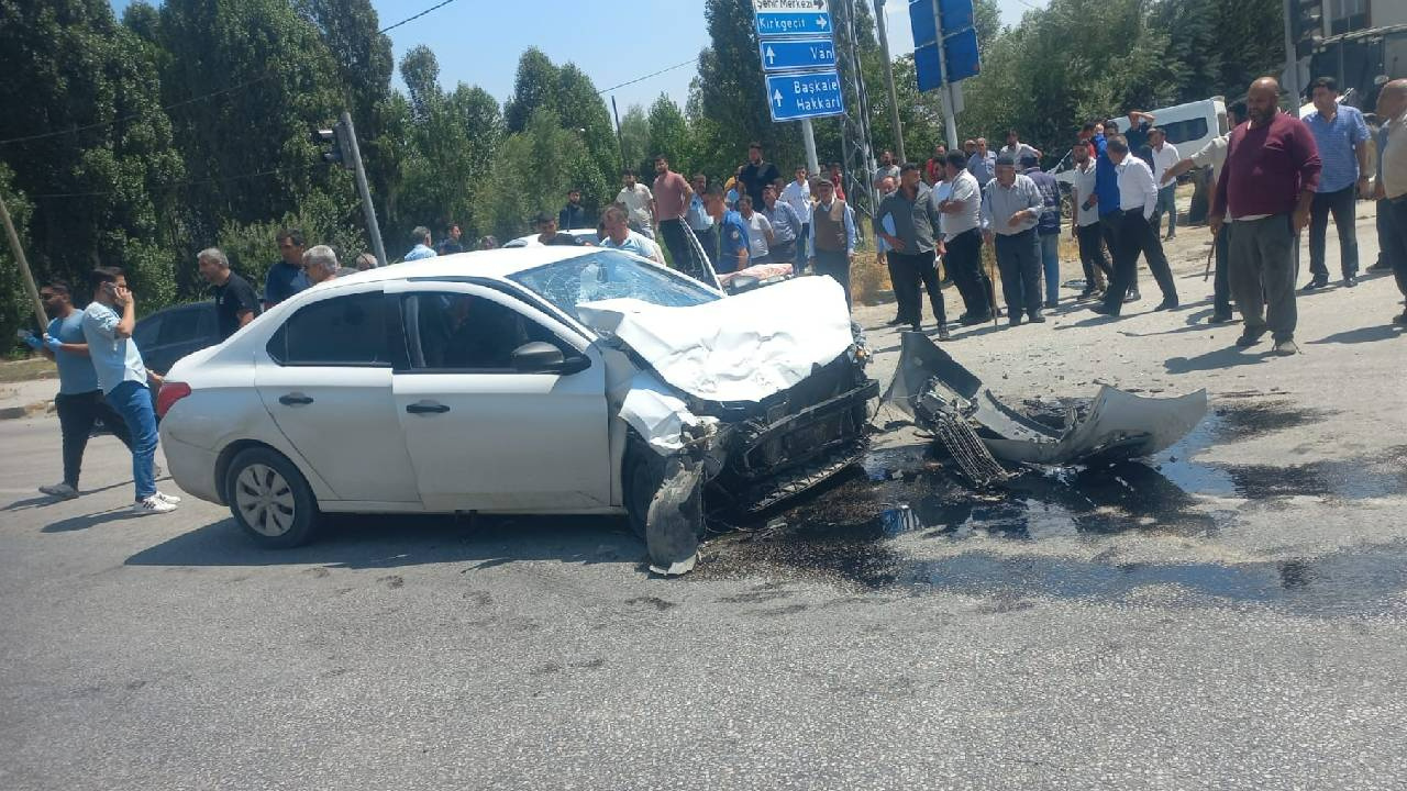 Van’da Trafik Kazası: 1’i Ağır 5 Yaralı