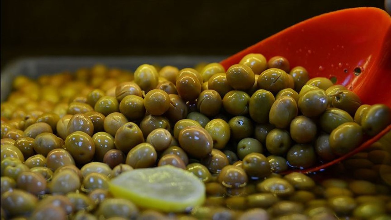 Zeytin Çabuk Bozuluyorsa İşte Önlemenin Yolu! 1 Kaşık Üzerine Ekleyin