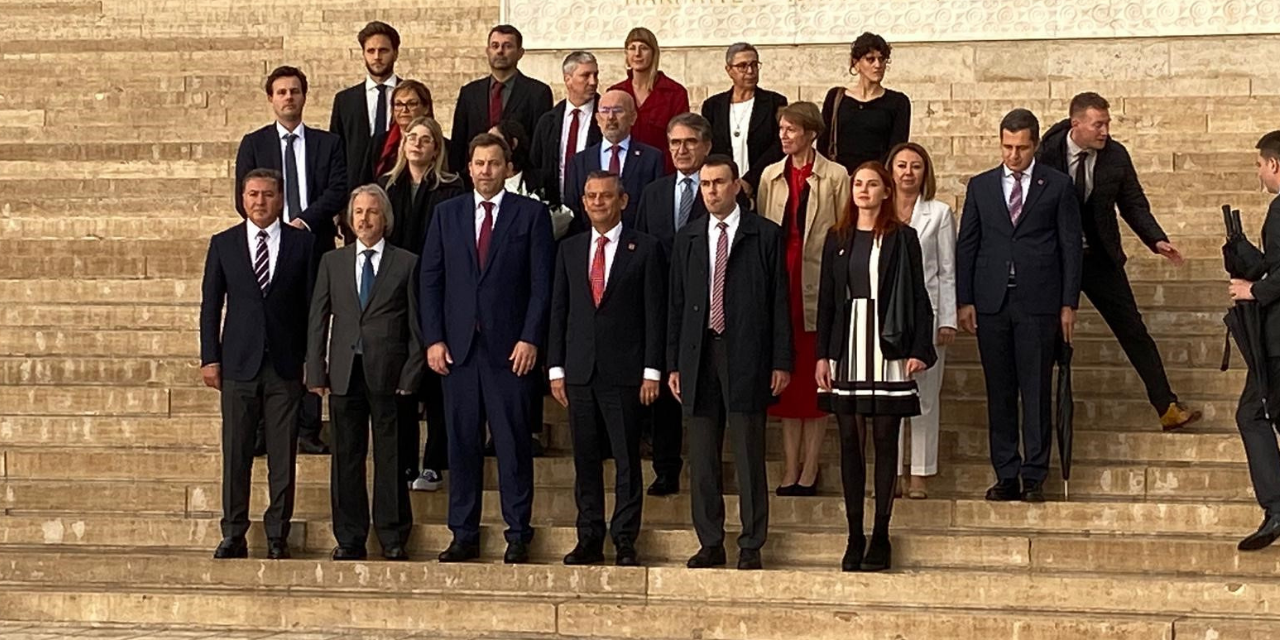 CHP Lideri Özgür Özel ve SPD Eş Genel Başkanı Klingbeil’den Anıtkabir ziyareti