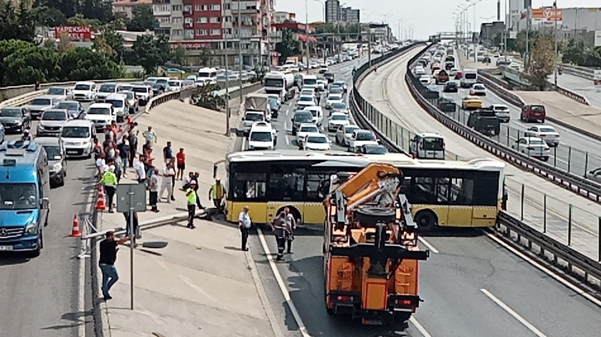 İstanbul’da otobüs kazası! Yol trafiğe kapatıldı