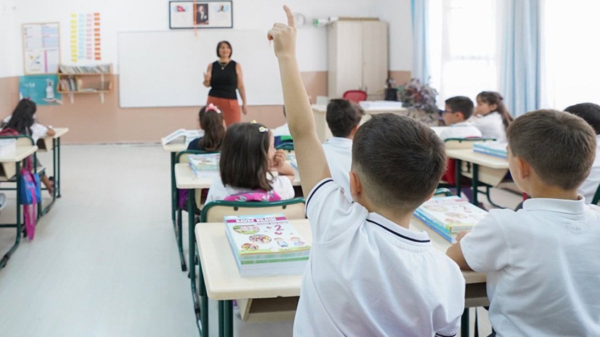 MEB bunu kesinlikle yasakladı: Çocuklarınıza sakın almayın