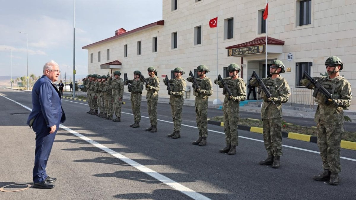 Bakan Güler, Bayburt’ta 17. Komando Tugayı’nı inceledi