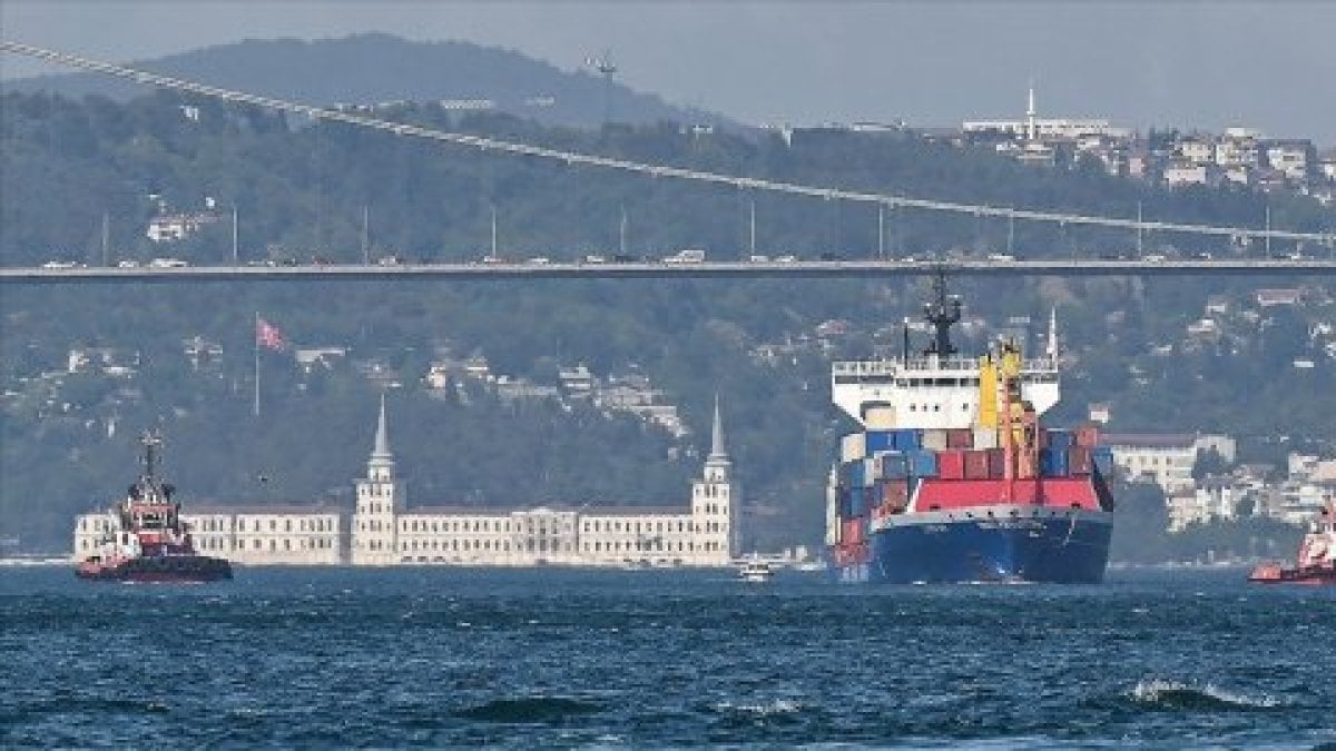 İstanbul Boğazı gemi trafiğine kapatıldı