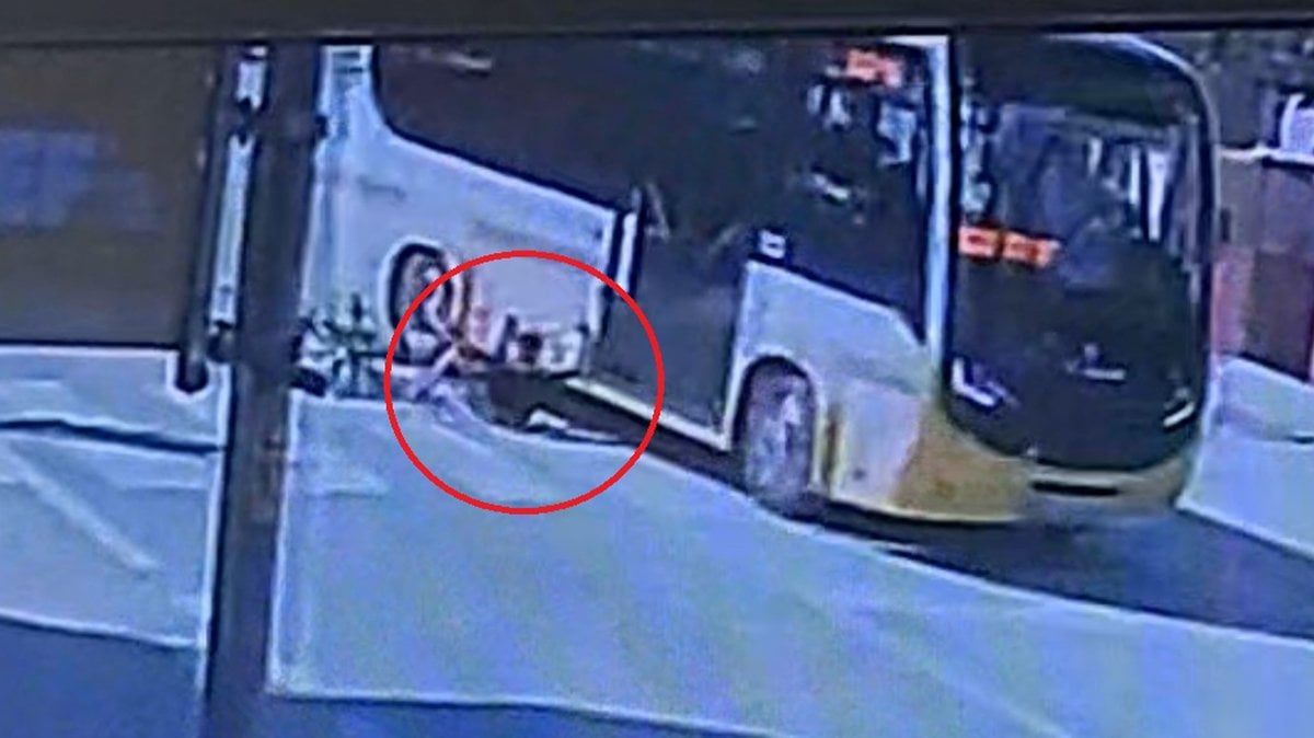 Feci kaza! Minibüs, bisikletli çocuğa çarptı