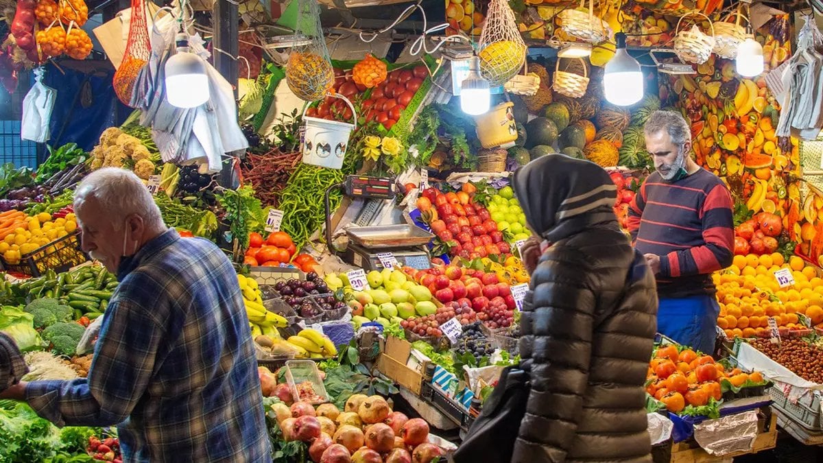 Pazarda şeytanın aklına bile gelmeyecek oyun! Sebze meyve alırken buna dikkat: Zabıta harekete geçti