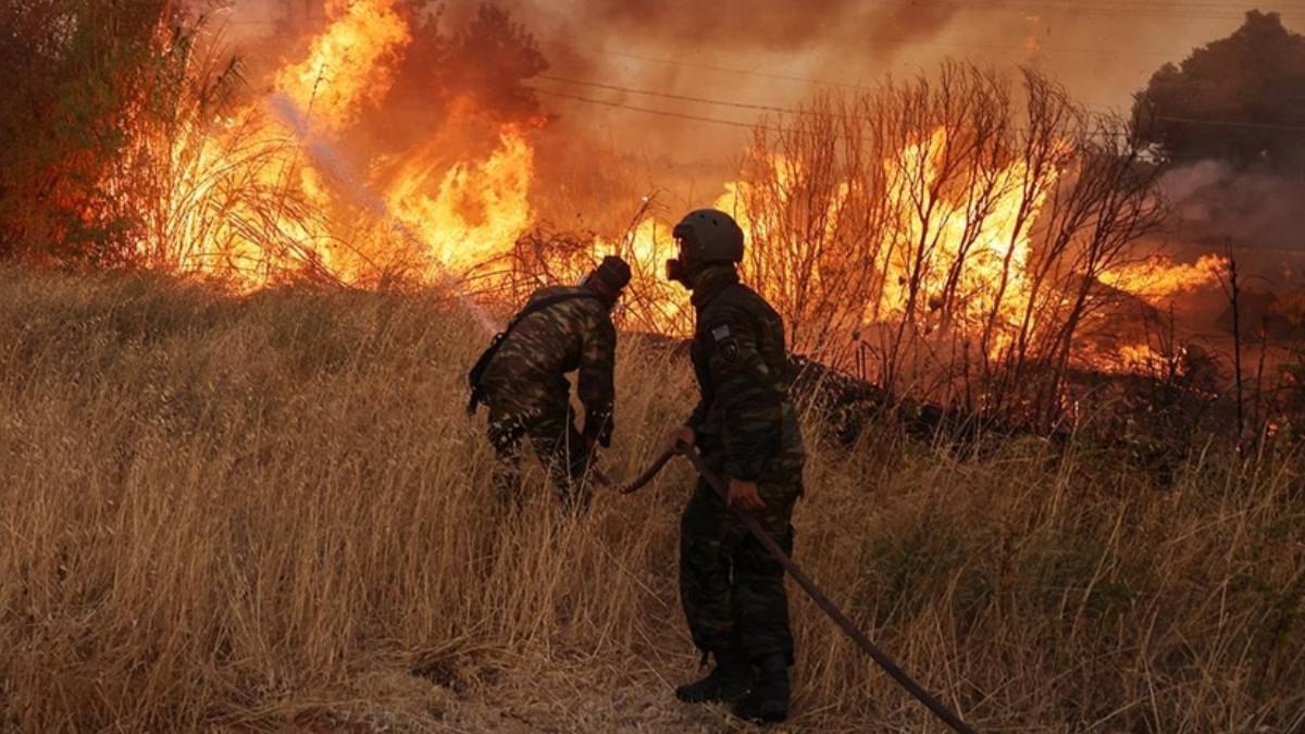 Yunanistan’da orman yangını: 2 kişi can verdi, köyler tahliye edildi