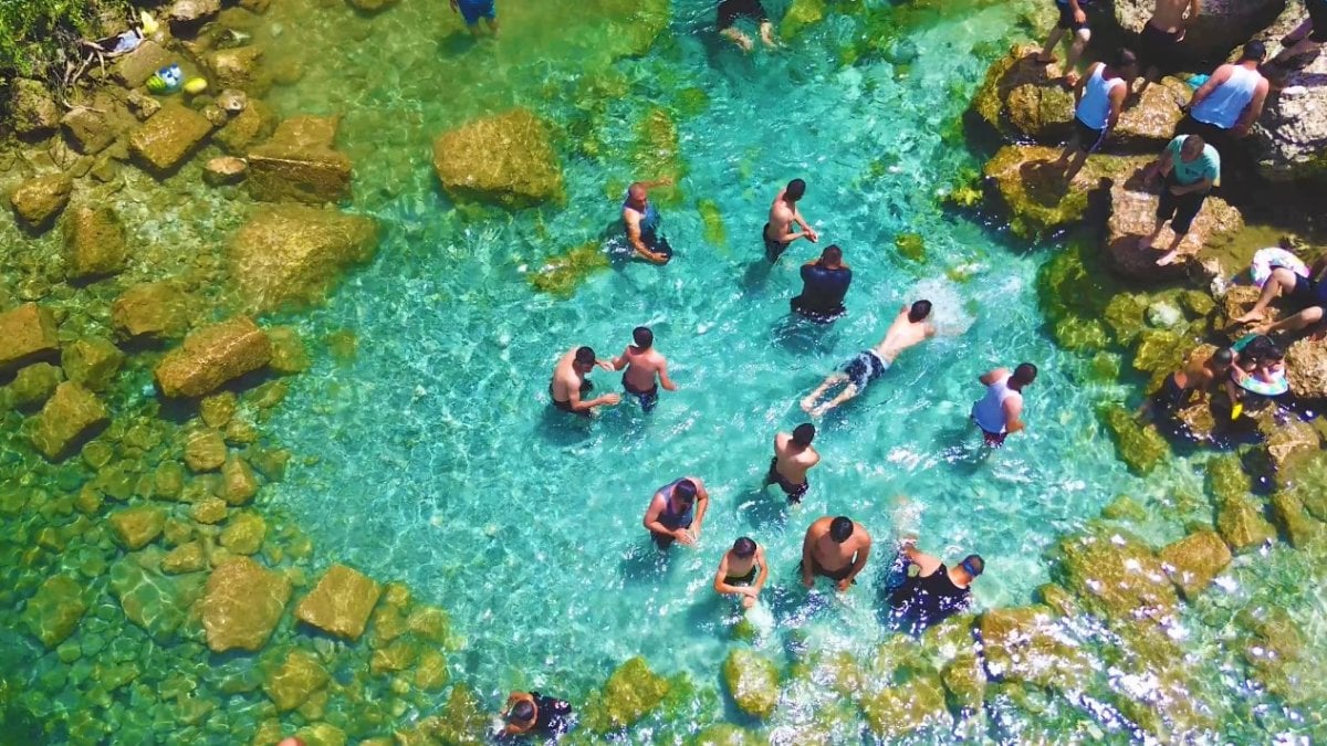 Burası İzlanda değil Şanlıurfa: Turistler doğal havuzu görmek için sıraya giriyor, cennet parçası