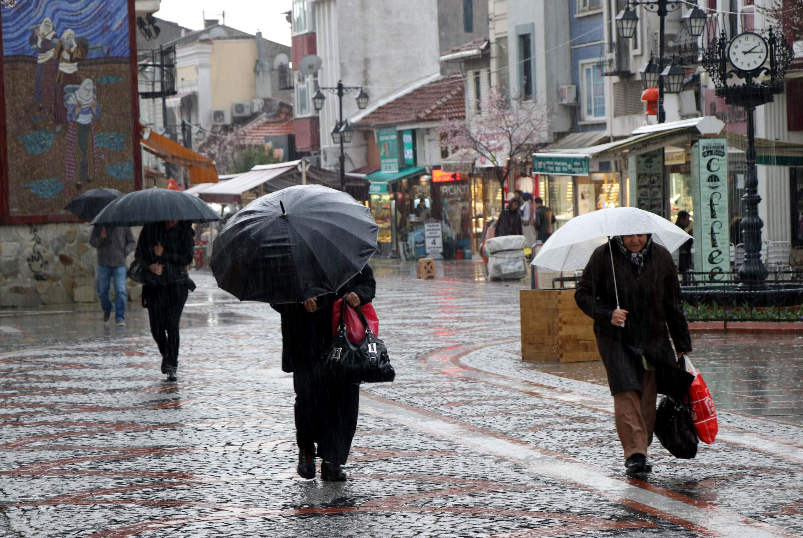 7 il için alarm verildi! Sağanak ve fırtına uyarısı yapıldı: Özellikle İstanbul’a uyarı