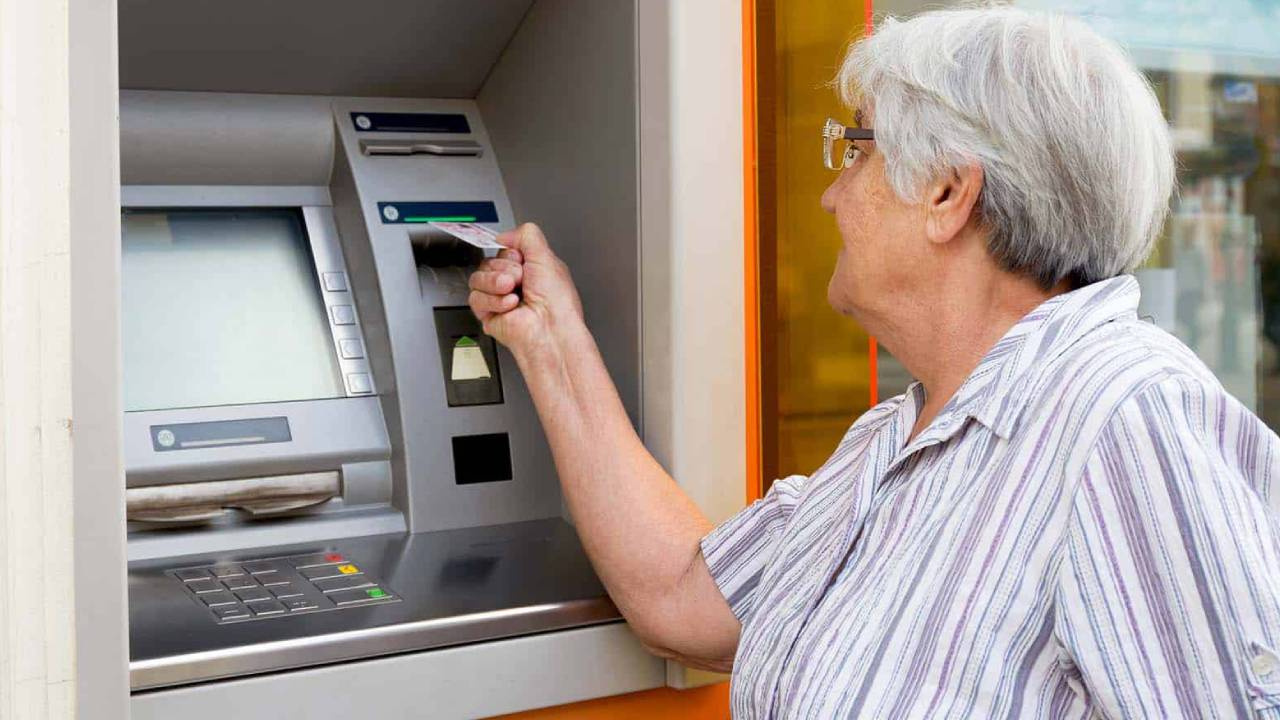 81 ildeki ATM’lerden Emekliler İçin Büyük Tehlike! Bankalardan Kredi Kartı Oyunu