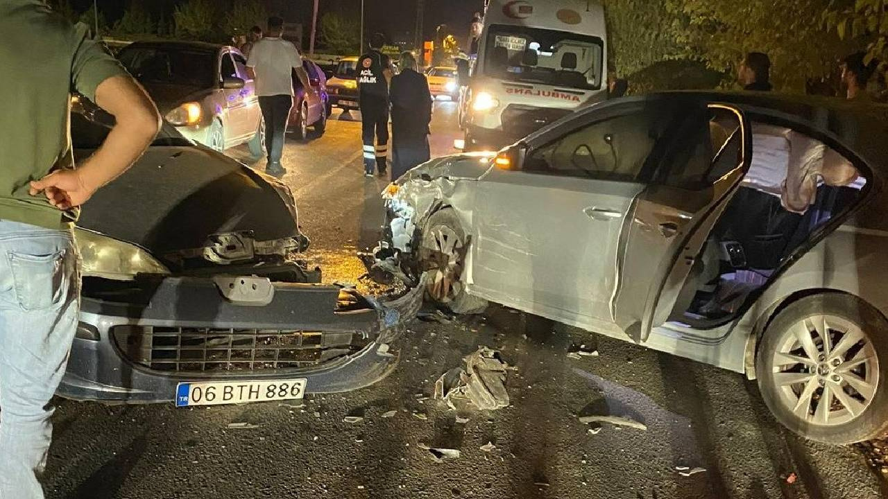 Adıyaman’da Otomobiller Çarpıştı: 3 Yaralı