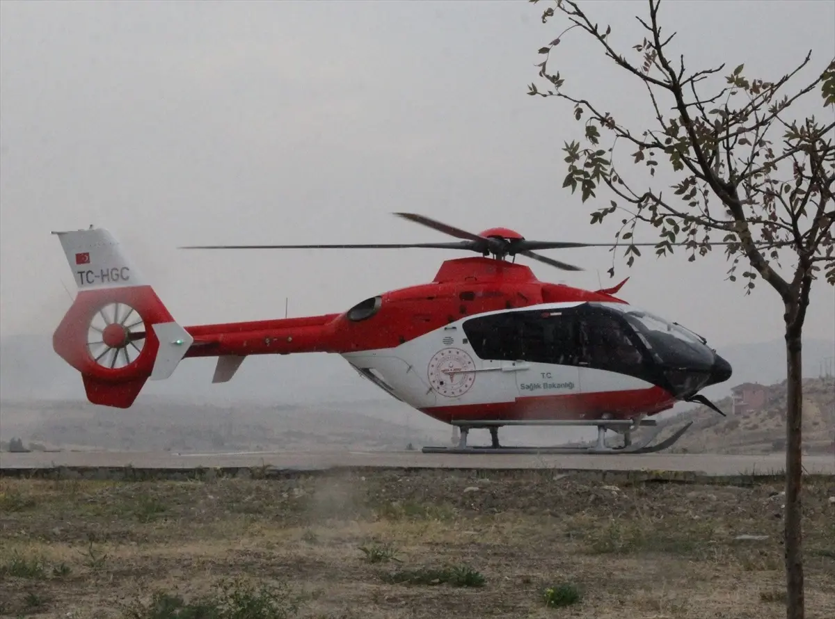 Beypazarı’nda Beyin Kanaması Geçiren Hasta Ambulans Helikopterle Hastaneye Sevk Edildi