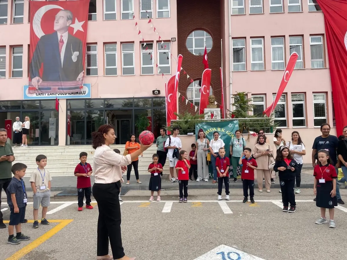 Ankara’da Anaokulu ve İlkokul 1. Sınıf Öğrencileri Okullarına Döndü