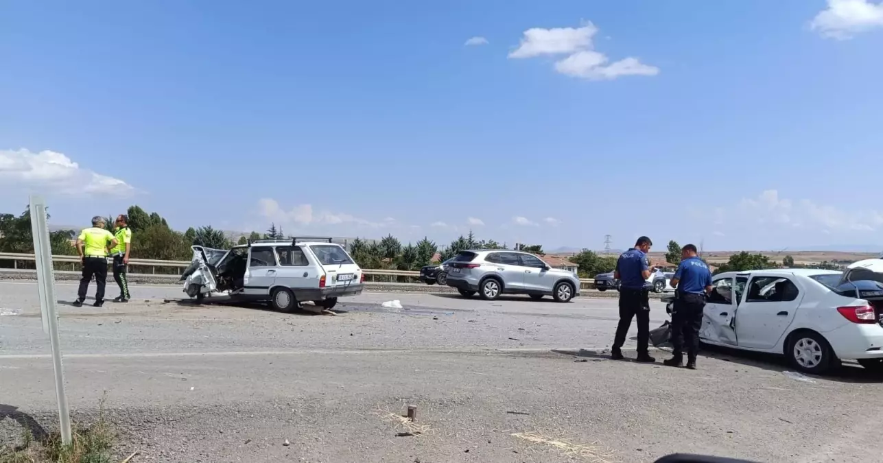 Ankara’da 5 Otomobilin Karıştığı Kazada 7 Kişi Yaralandı