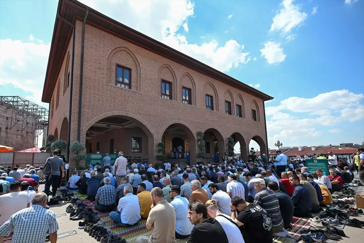 Hacı Bayram Veli Camisi’nde Ayşenur Ezgi Eygi için gıyabi cenaze namazı kılındı