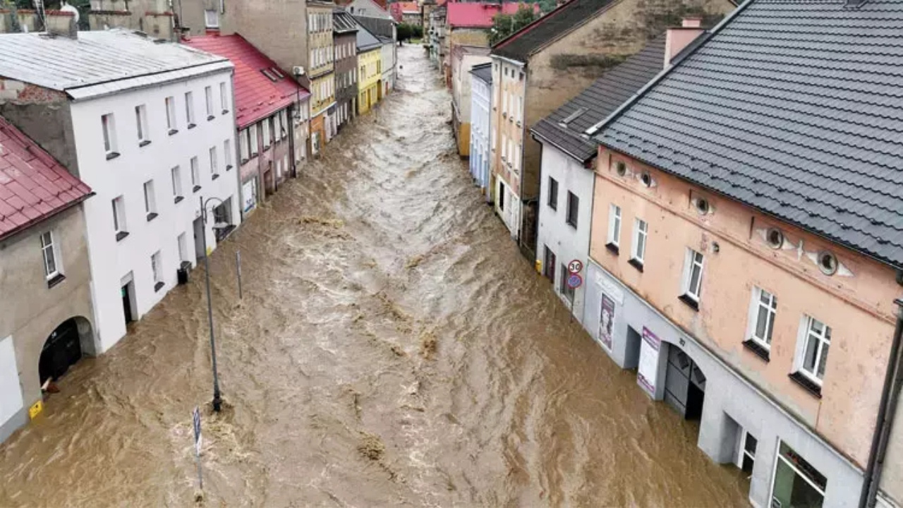 Avrupa’yı Fırtına Vurdu! Ölü Sayısı 22’ye Yükseldi