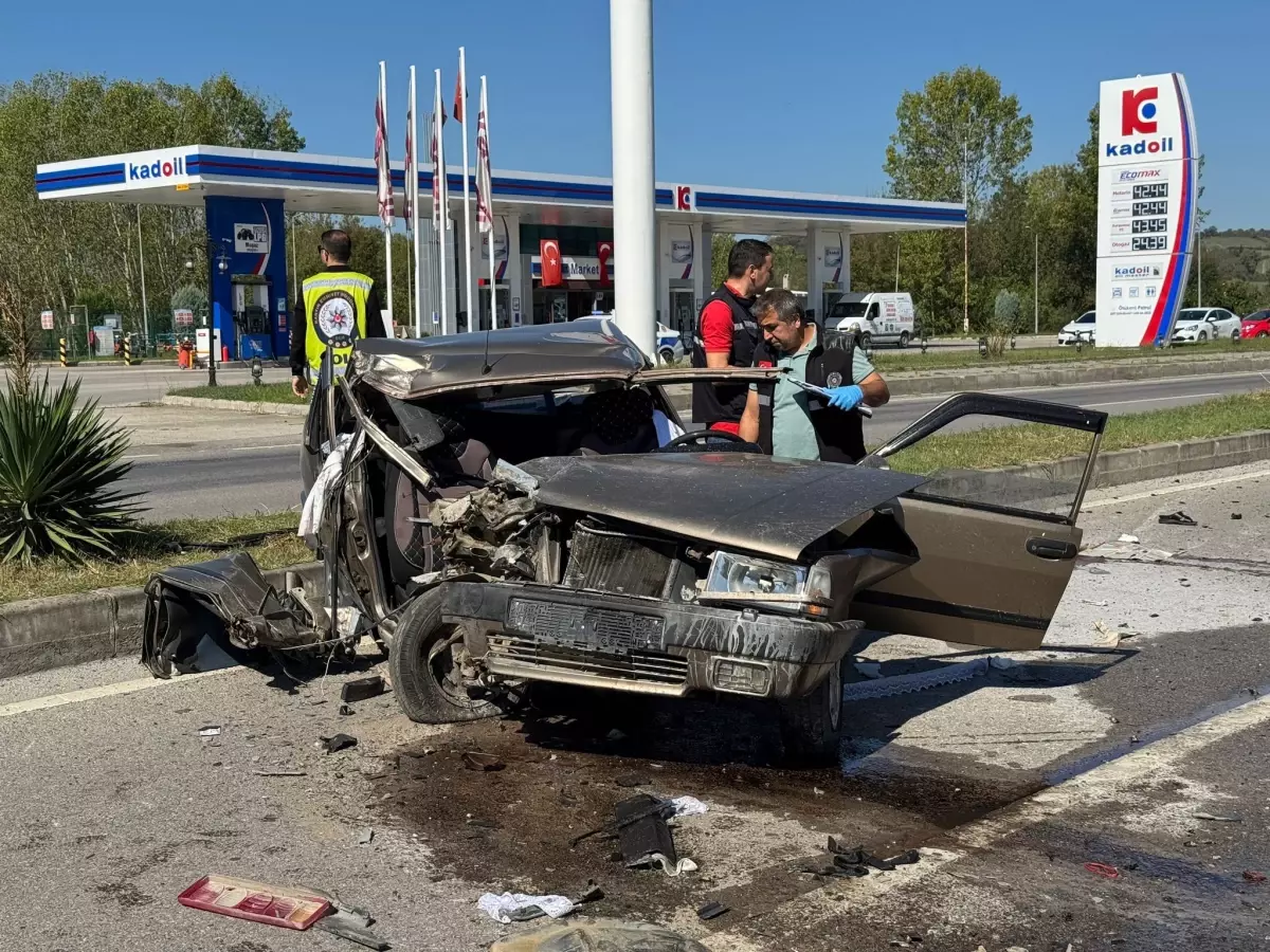 Bartın’da Otomobil Kamyona Çarpınca Sürücü Ağır Yaralandı