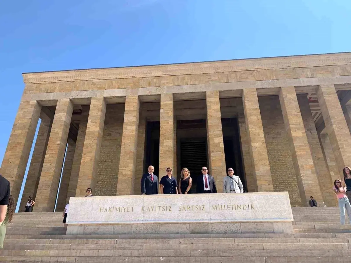 Balıkesirliler, Balıkesir’in Kurtuluşu’nu Anıtkabir ve Hacı Bayram Camii’nde Kutladı