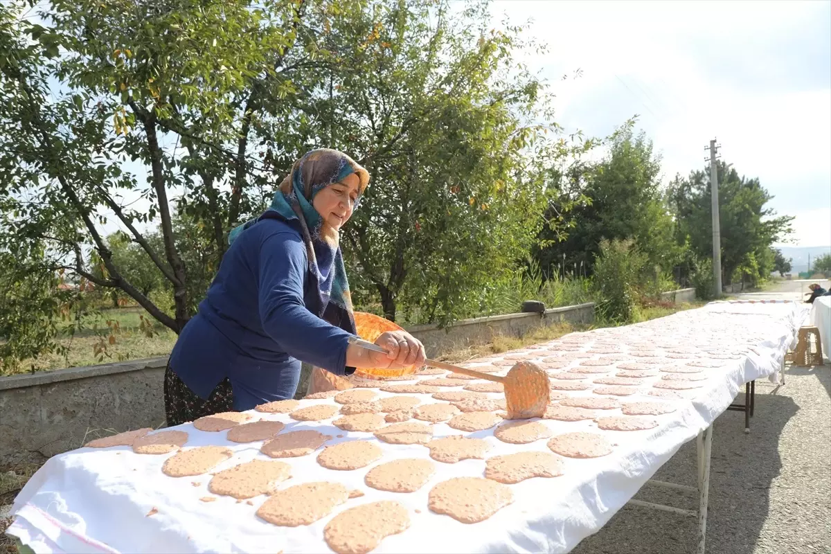 Çubuk’ta Kadınlar Tarhana Üretimiyle Öğrencilere Burs Sağlıyor