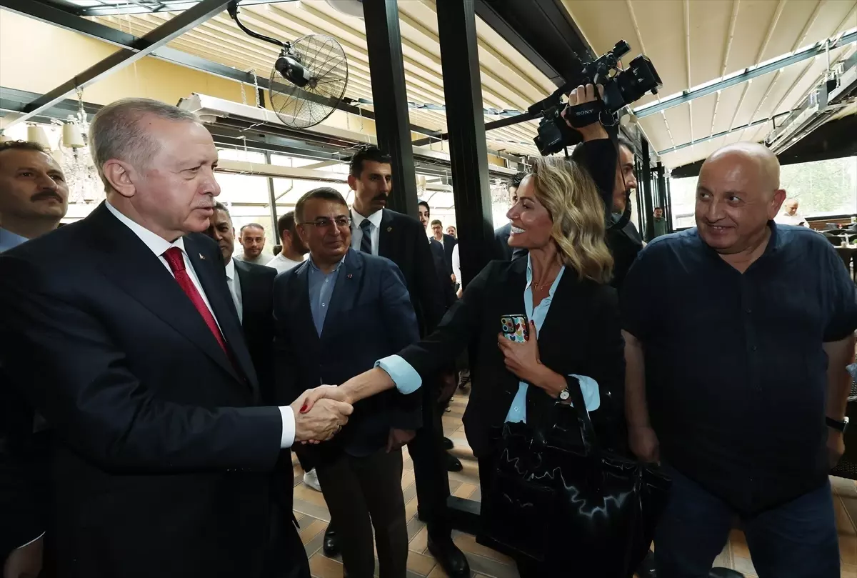 Cumhurbaşkanı Erdoğan, Ankara’da Pastanede Vatandaşlarla Bir Araya Geldi