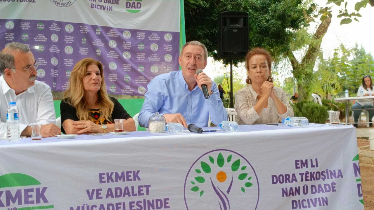 DEM Parti’den Emekli Maaşı Tepkisi: ‘Emekliler Yılında Emekliyi Getirdikleri Hale Bak’