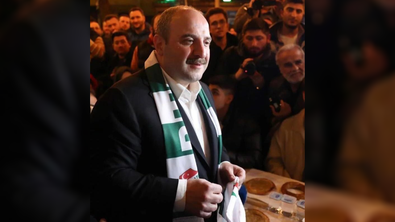 Eski AKP’li Bakan Mustafa Varank, Bursaspor’un Deplasman Sponsoru Oldu